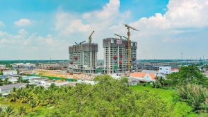 Toàn cảnh công trường Eco Retreat với hai tòa tháp Sky Retreat đang thi công phần thân