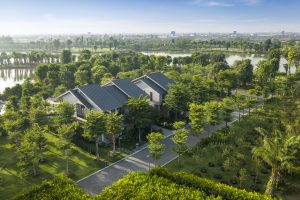 Biệt thự tại Retreat Forest, đô thị Eco Retreat của Eco Park, nhìn từ trên cao với cây xanh bao quanh